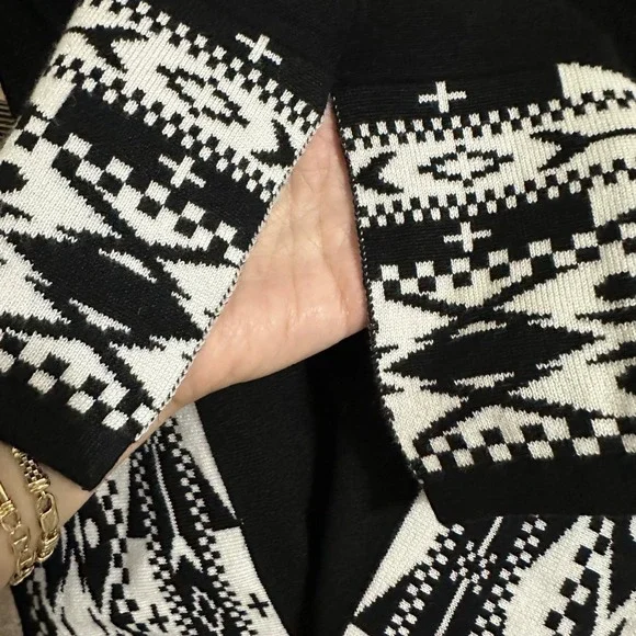 Birch NY Black Geometric Print Long Sleeve Sweater Size S - Picture 5 of 7